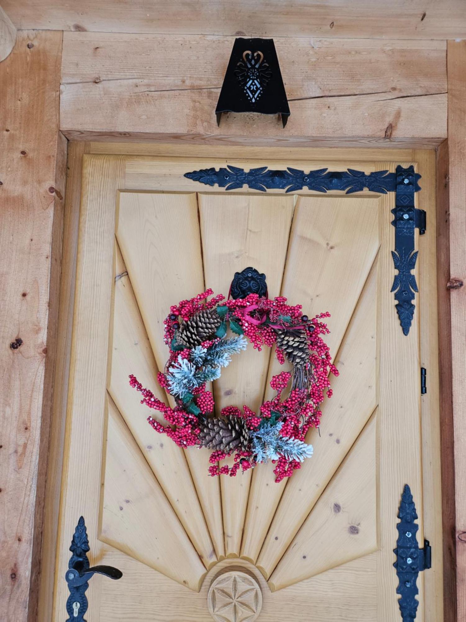 Chalet Goralska Chatka 2 Highland Cottage - Split Ac, Jacuzzi, Sauna, Private Parking, Mountains View, Garden, Zakopane *