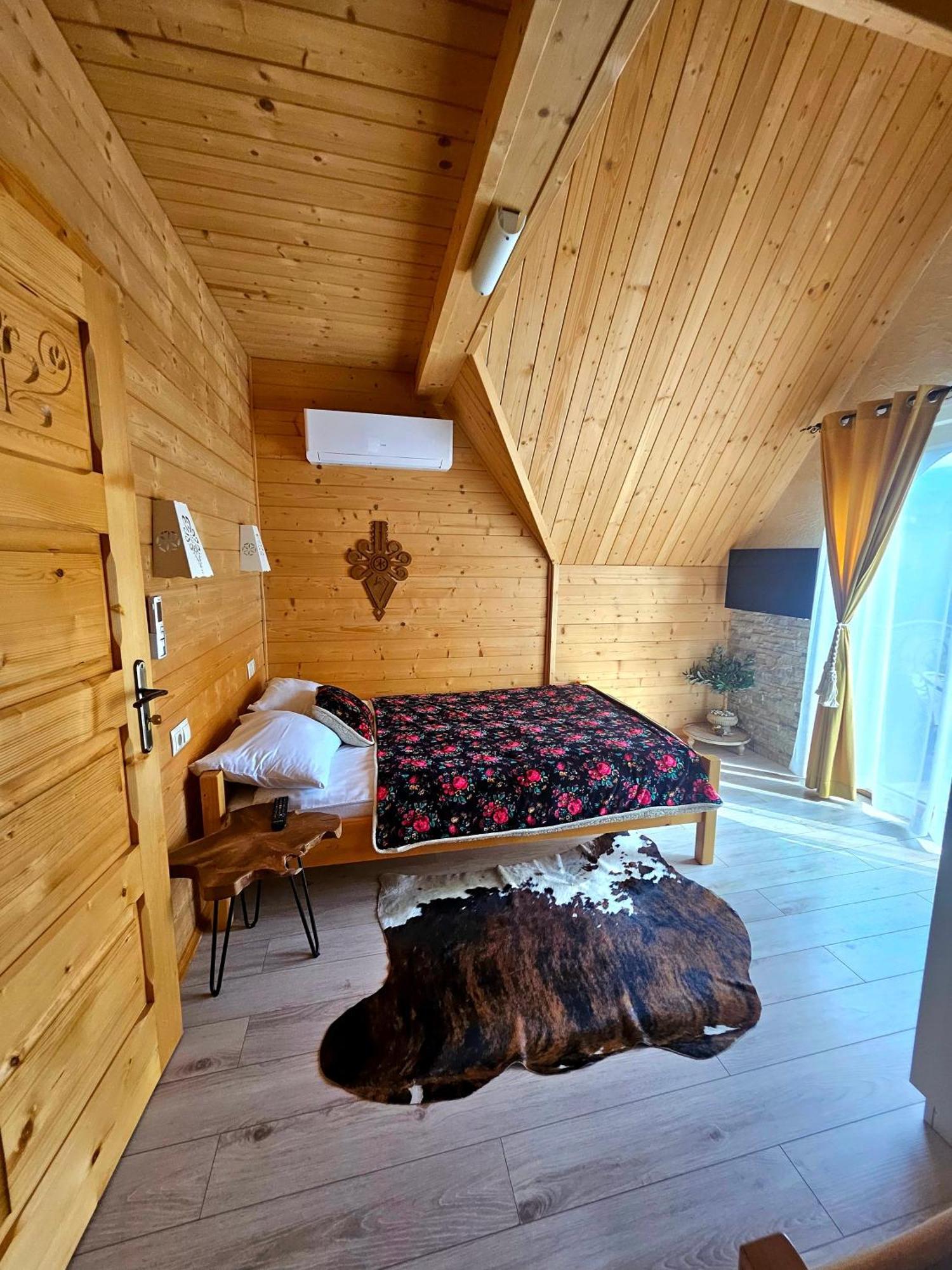 Goralska Chatka 2 Highland Cottage - Split Ac, Jacuzzi, Sauna, Private Parking, Mountains View, Garden, Zakopane