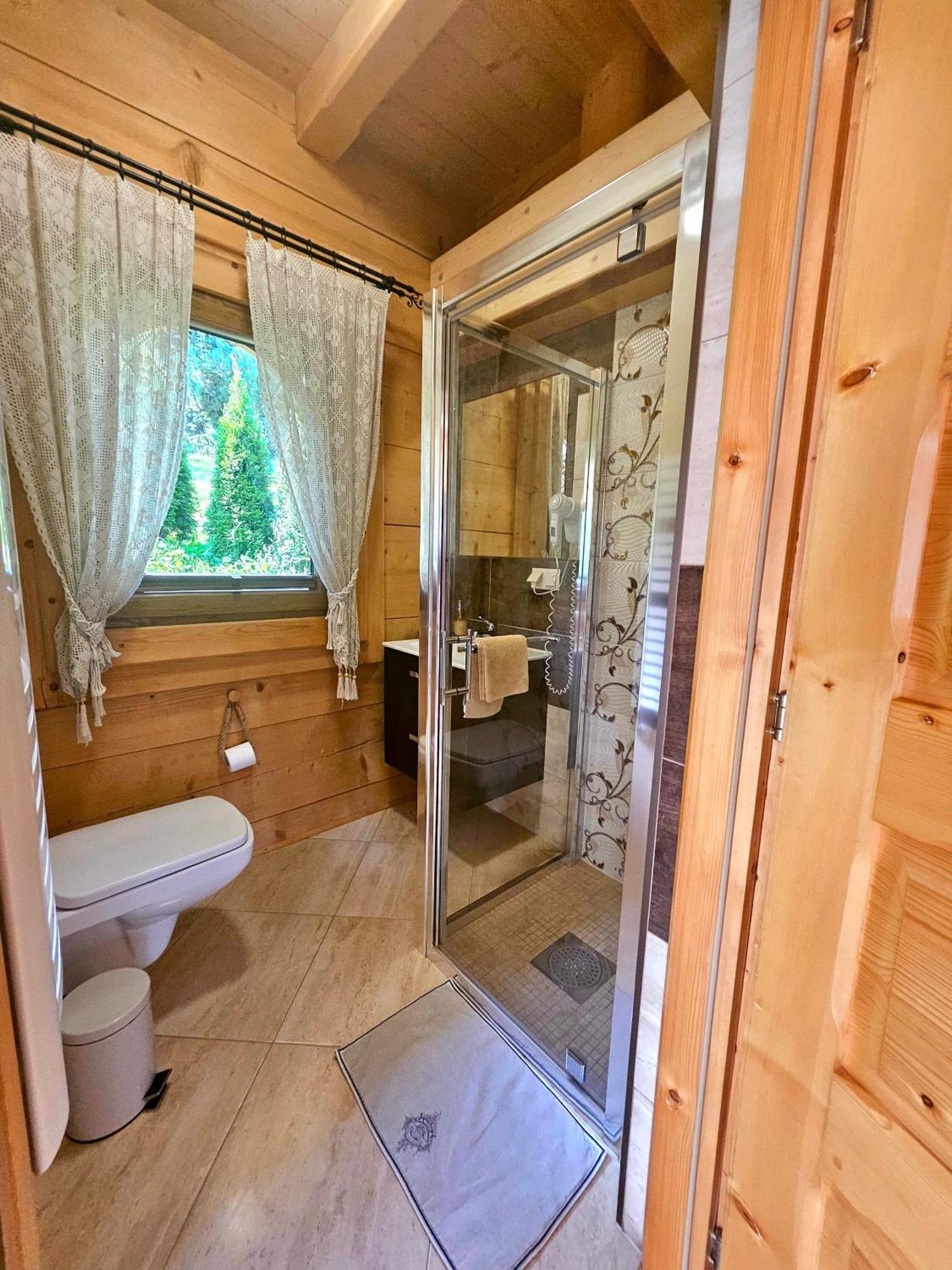Goralska Chatka 2 Highland Cottage - Split Ac, Jacuzzi, Sauna, Private Parking, Mountains View, Garden, Zakopane Chalet *